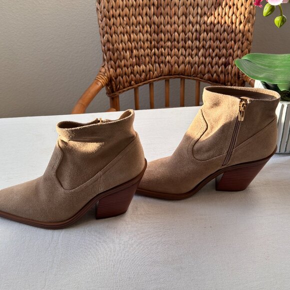 Vince Camuto Amtinda Square toe Bootie. Leather Upper. Size 9M/40. NWOB - Picture 4 of 10